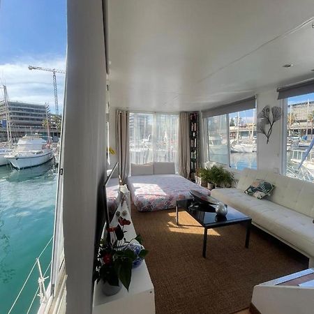 Light Bedroom In A Home Boat Barcelona Buitenkant foto