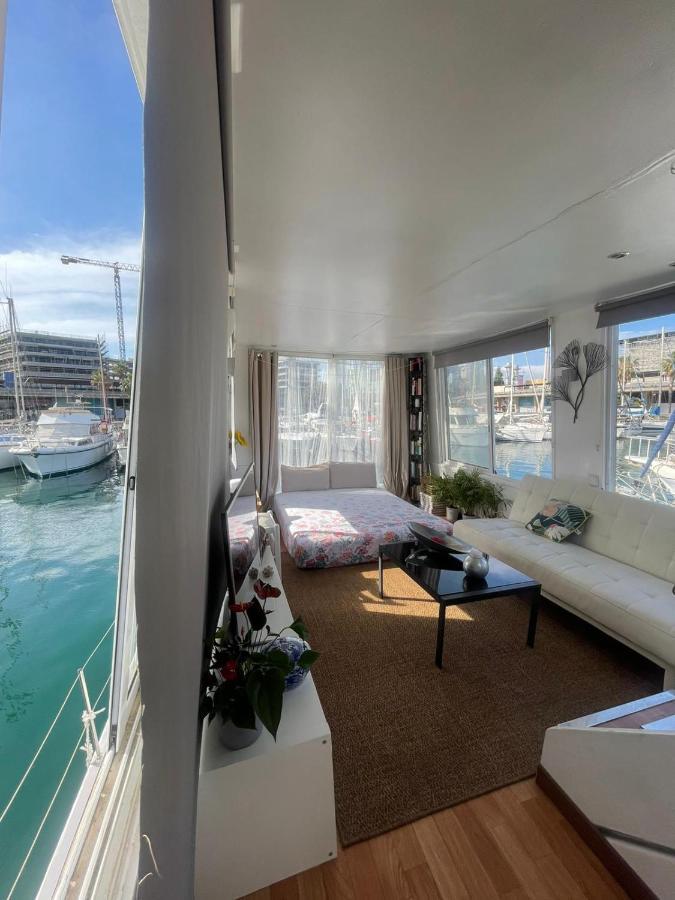 Light Bedroom In A Home Boat Barcelona Buitenkant foto